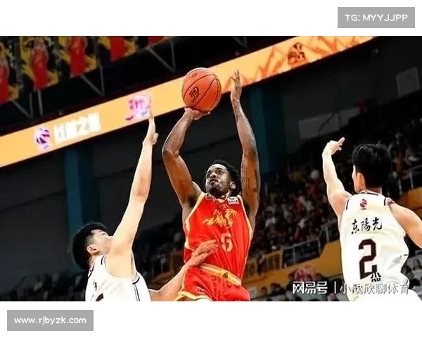 34岁许钟豪宣布退役 广厦不再续约现身街头篮球场开启新篇章