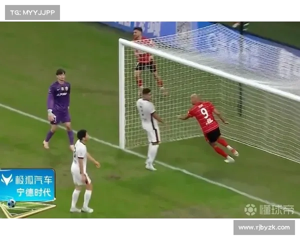 王燊超防守失误频频 杨世元鲁莽动作致球队困境半场分析